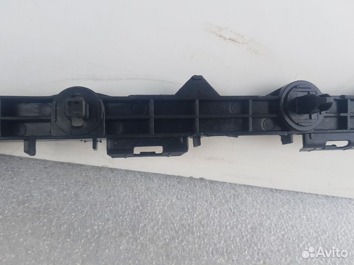 Кронштейн (крепление) бампера заднего L Toyota Cam