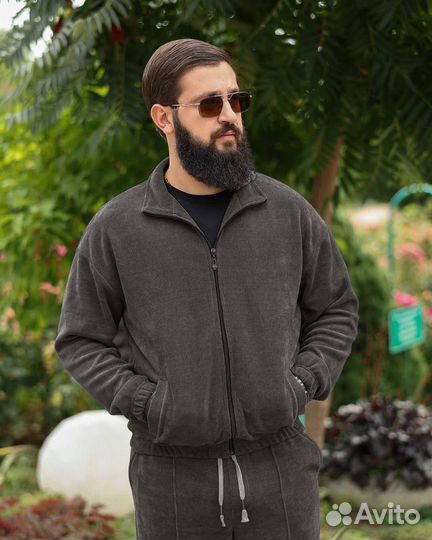 Строгий спортивный костюм мужской