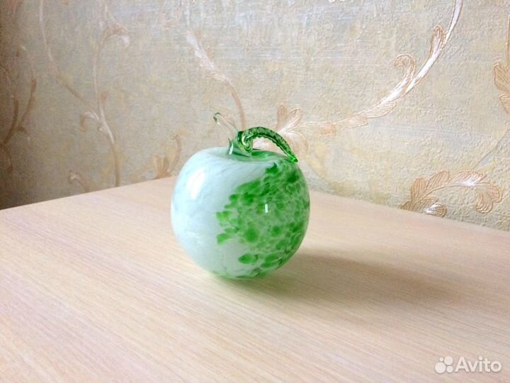 Эффектное изящное Яблоко