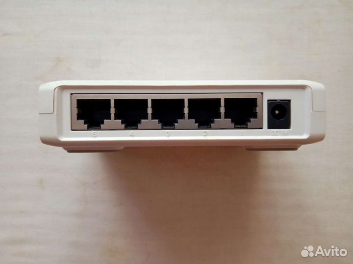 Коммутатор asus GX1005B