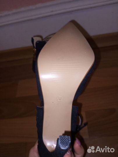 Женские босоножки