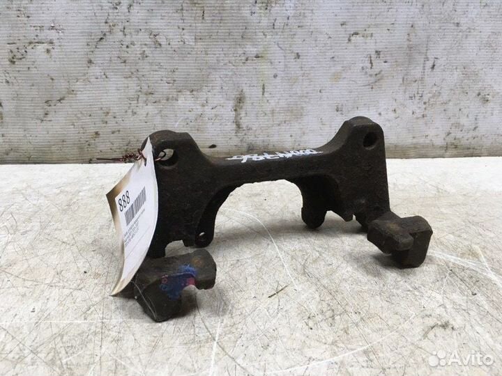 Скоба суппорта переднего передняя Audi A4 B7