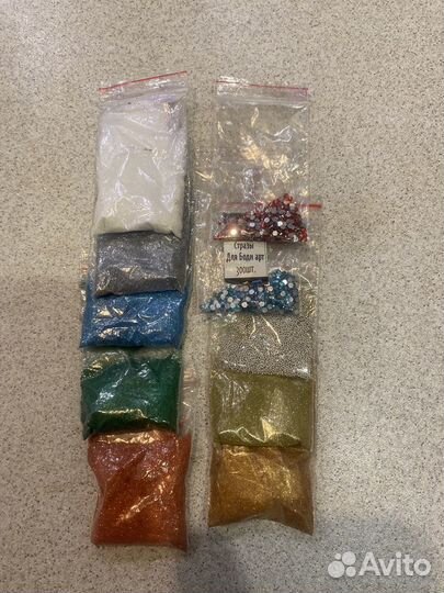 Втирки и стразы для Ногтей