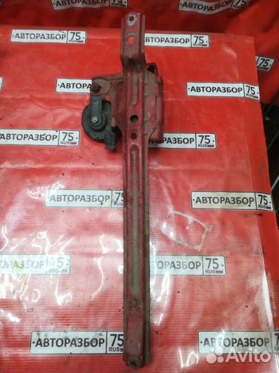 Планка радиатора Toyota Aqua NHP10 1nzfxe 2014