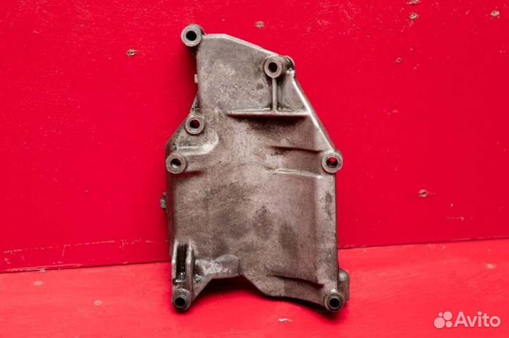 Кронштейн компрессора кондиционера Mercedes S500