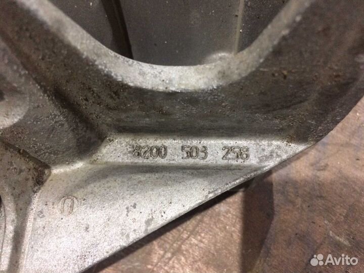 Кронштейн впускного коллектора ваз (LADA) Largus