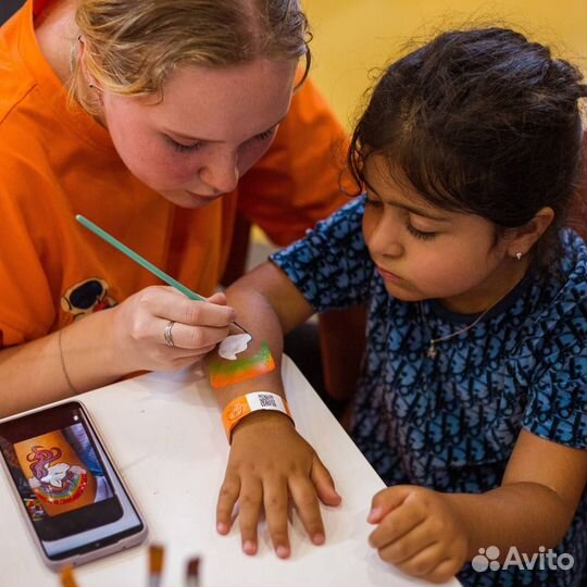 Художник аквагример