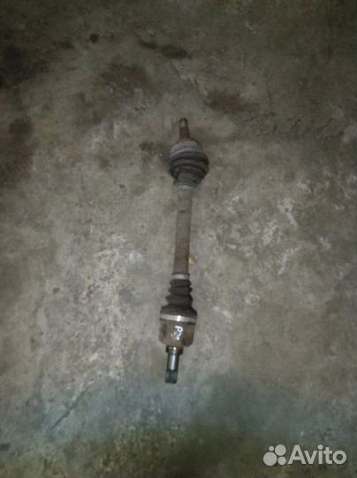 Привод (приводной вал) передний левый Peugeot 308