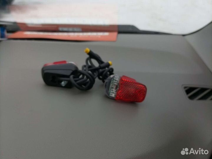 Стоп сигнал на электро самокат