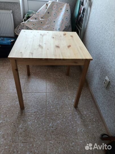 Стол и табуретки