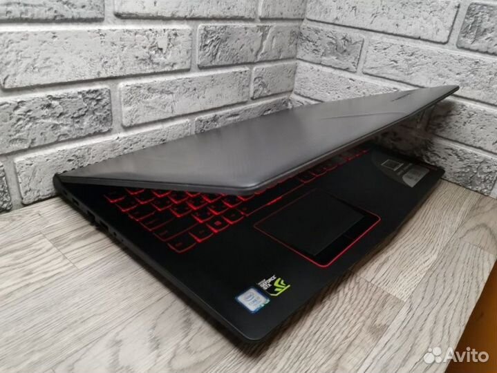 15.6 Игровой ноутбук Lenovo Legion Y520-15IKB-80WK