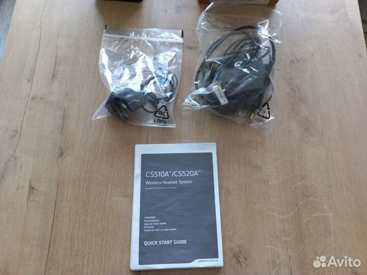 База и наушники Plantronics 520A