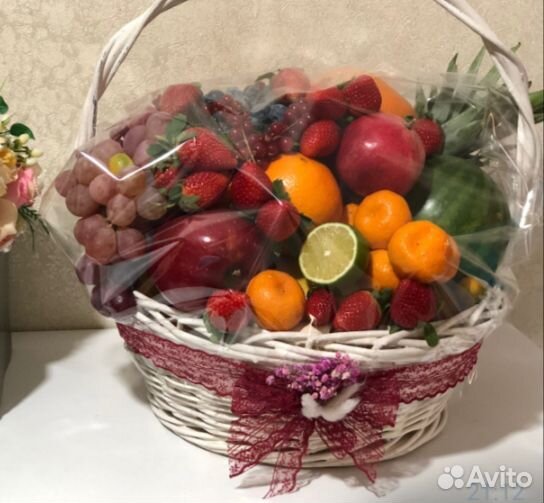 Фруктовые карзины,боксы со сладостями и т.д