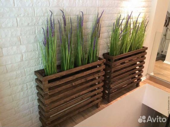 Деревянное кашпо для цветов