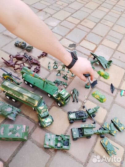 Игрушки, машинки, военный набор