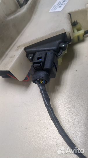 Замок двери правый передний Volkswagen Transporter 5