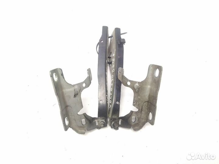 Петля капота Volvo C30 рест. 2011 31297727