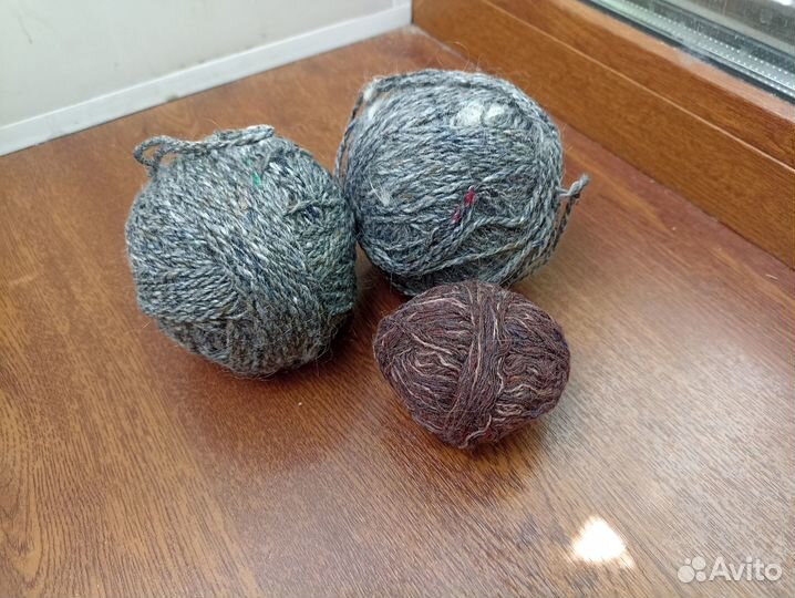 Мотки шерсти и нитки для вязания