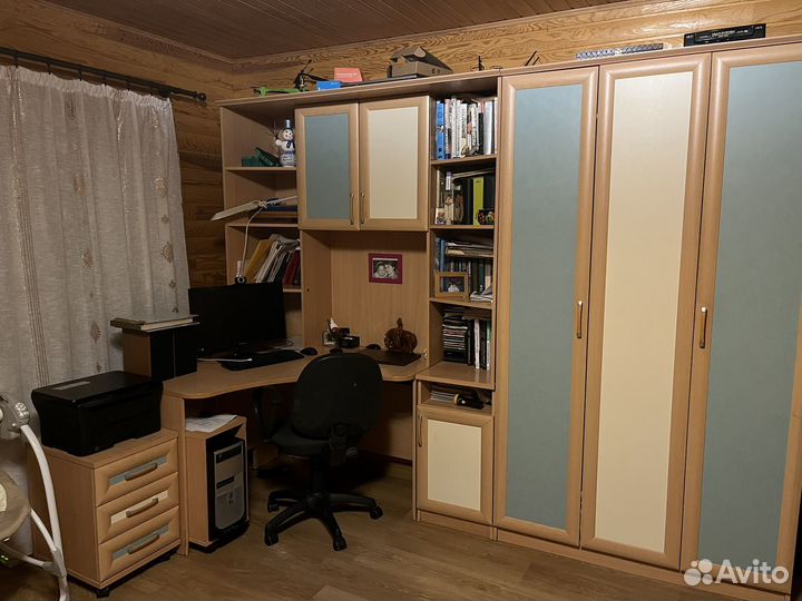Письменный стол и шкаф
