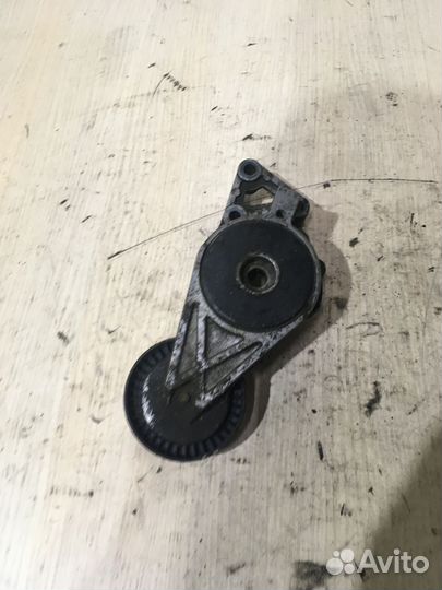 Натяжитель ремня Фольксваген шаран 1.8