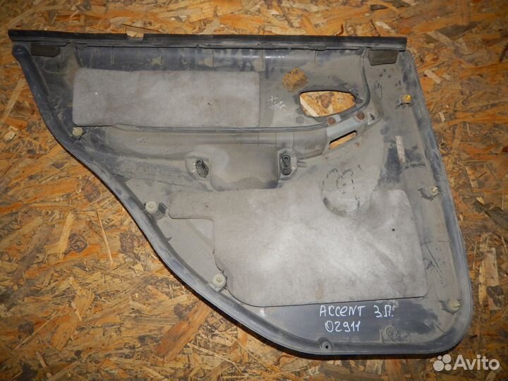 Обшивка двери задняя правая Хёндай Акцент под эл