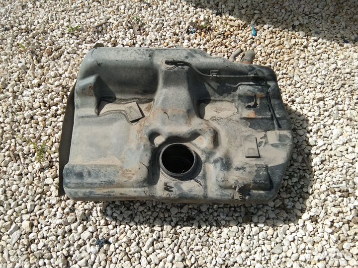 Топливный бак (бензобак) Вольво S40