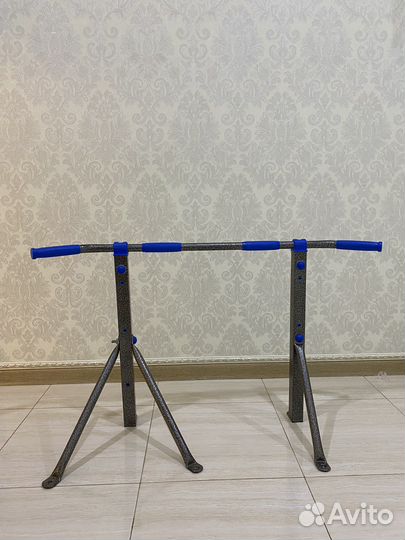 Турник настенный