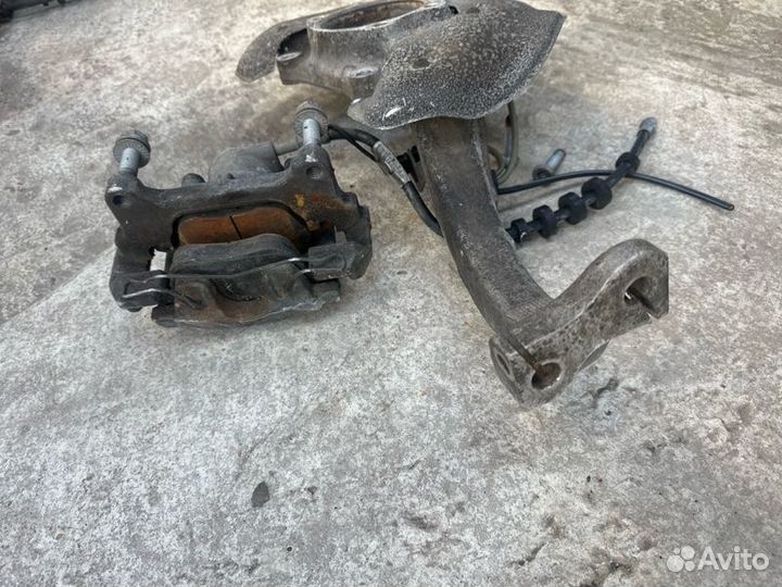 Цапфа передняя левая Audi A4 B8 caea 2010