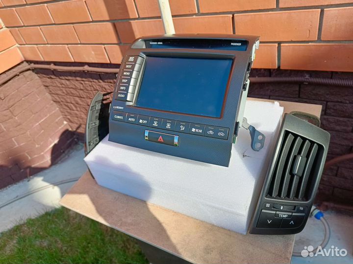 Мультимедиа toyota land cruiser 200