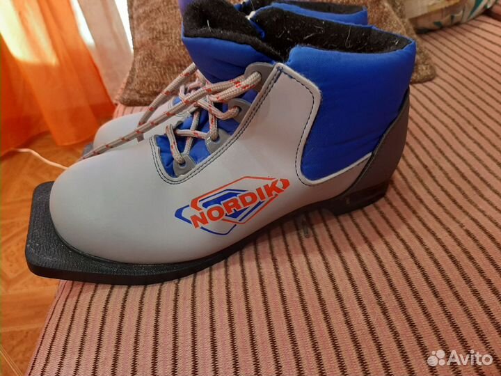 Лыжные ботинки