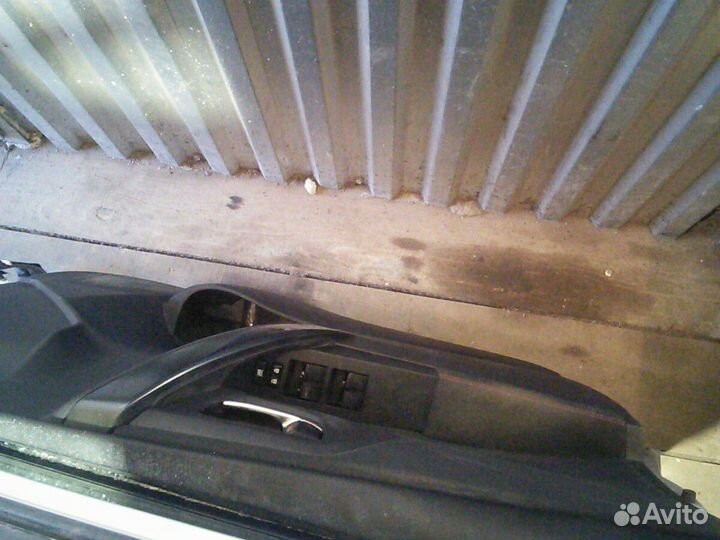 Дверь передняя левая Тойота аурис Е18