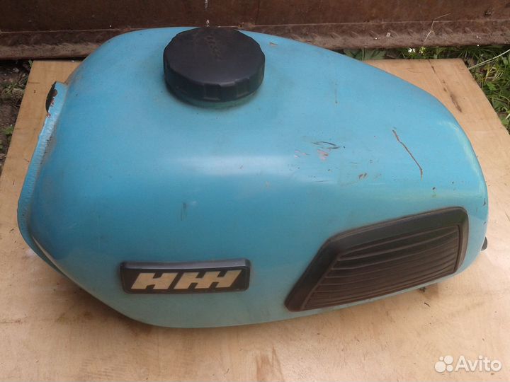 Бензобак на мотоцикл