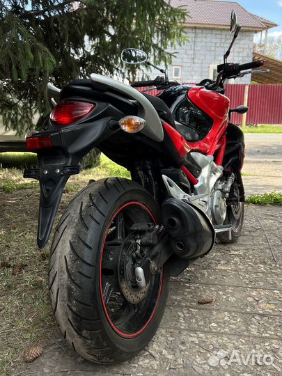 Suzuki Gladius 400 ABS