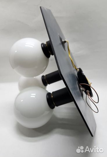 Люстра потолочная 3 шарообразных плафона на зеркал