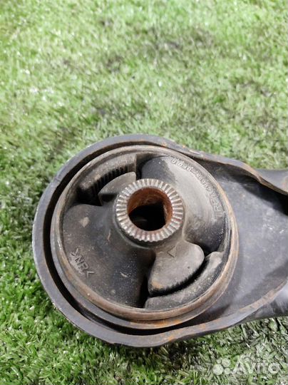 Рычаг передний левый нижний Toyota Corolla Verso