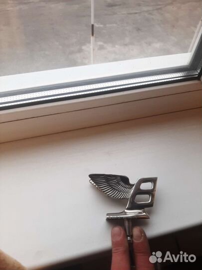 Bentley эмблема на капот