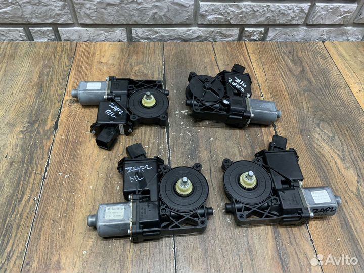 Opel zafira C Моторчик стеклоподъемника