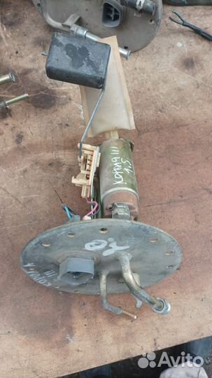 Тойота Кариб AE111 c 93г- топливный бензонасос