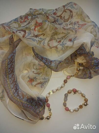 Шейный платок и браслет