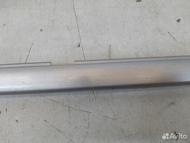 Накладка обшивки двери передняя левая Toyota Land