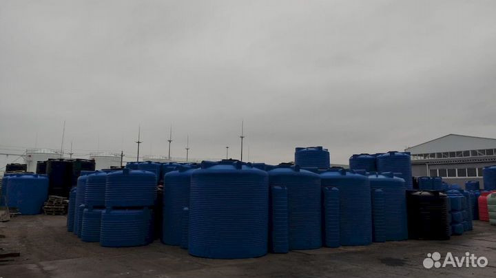 Пластиковая емкость для воды и топлива