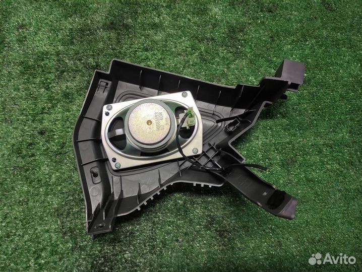 Держатель полки багажника правый Chevrolet Spark