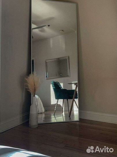 Напольное зеркало