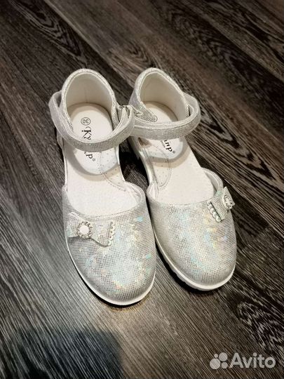 Туфли для девочки 30 размер новые