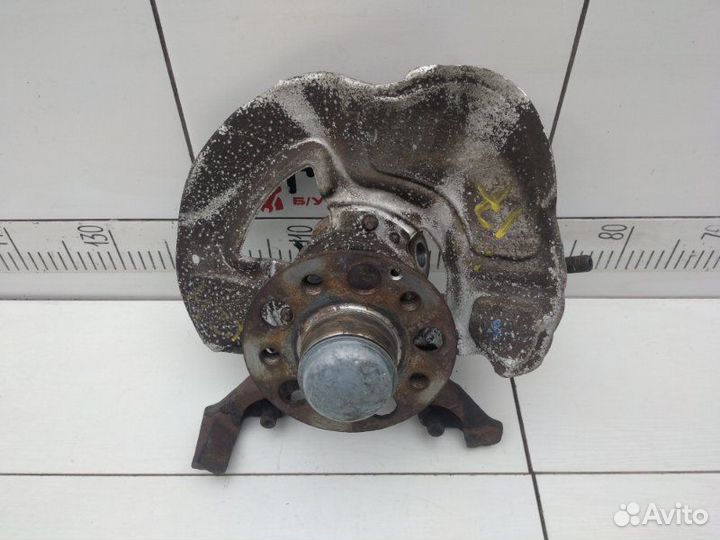 Кулак передний правый Mercedes Cls W218 OM651 2012