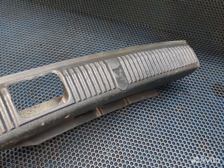 Обшивка багажника центральная skoda fabia 2