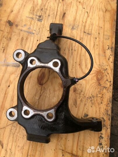 Поворотный кулак передний левый Infiniti Fx45 S50