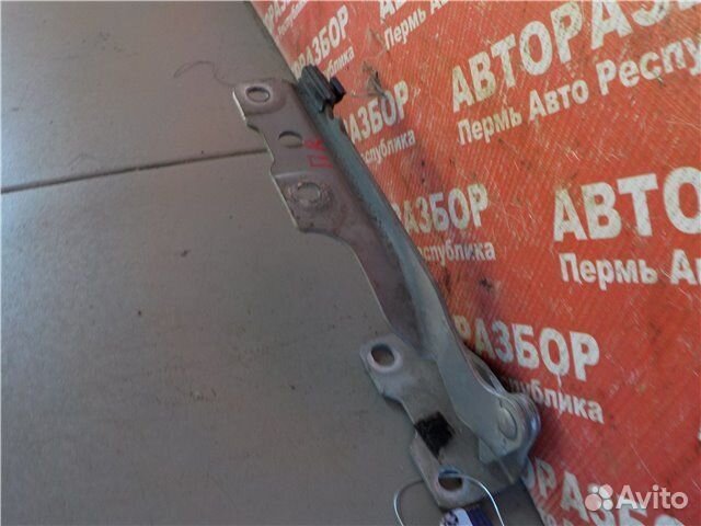 Петля капота правая Mitsubishi Lancer S82 4G18