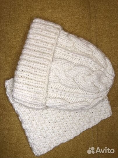 Комплект шапка и снуд из шерсти