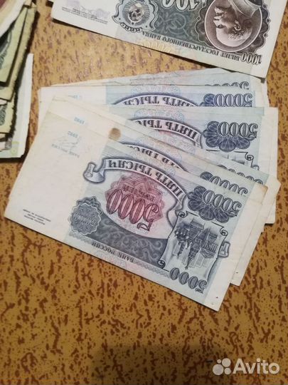 Купюры СССР и Молодая Россия